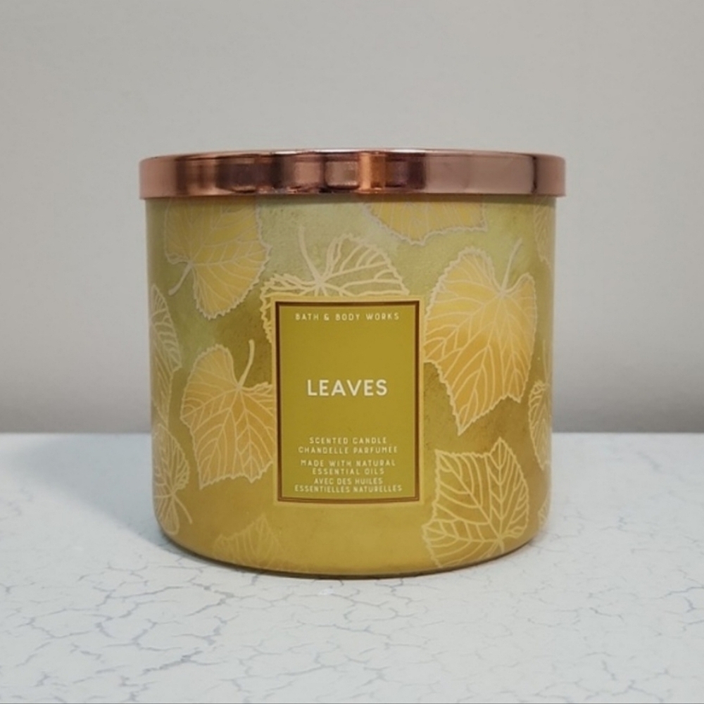 🆓️ W/ $100+ Purchase! Bath & Body Works "Leaves" Scented Candle, 411g ~ 🆕️